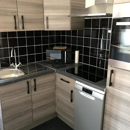 La Rieuse Pouet-pouet * 梅尔·莱斯·拜恩斯