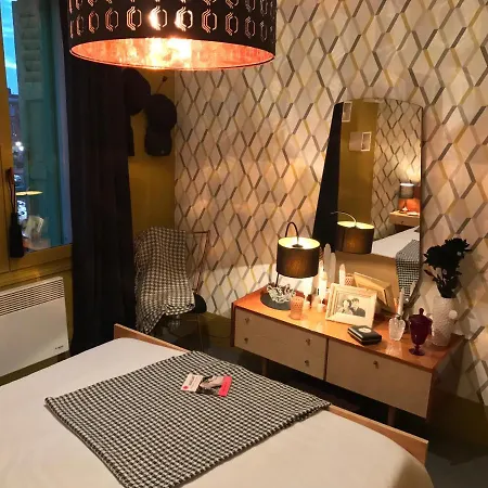 La Rieuse Pouet-pouet * 梅尔·莱斯·拜恩斯